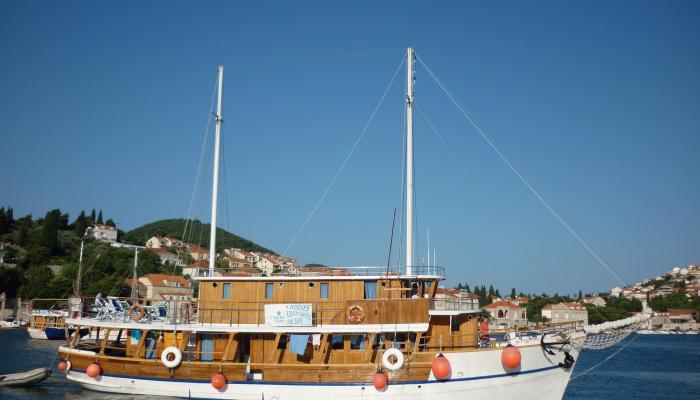 Traditionelles Kreuzfahrtschiff Viktorija
