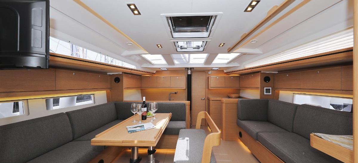 2019. Dufour 520 GL