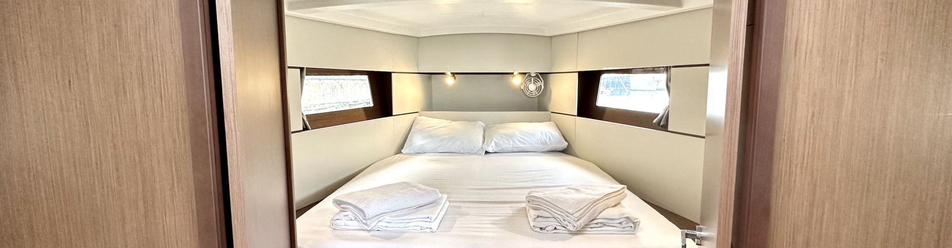 2022. Oceanis 38.1