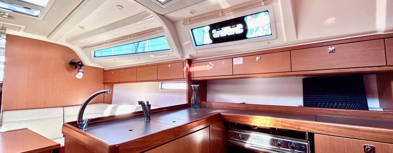 2021. Bavaria Cruiser 37