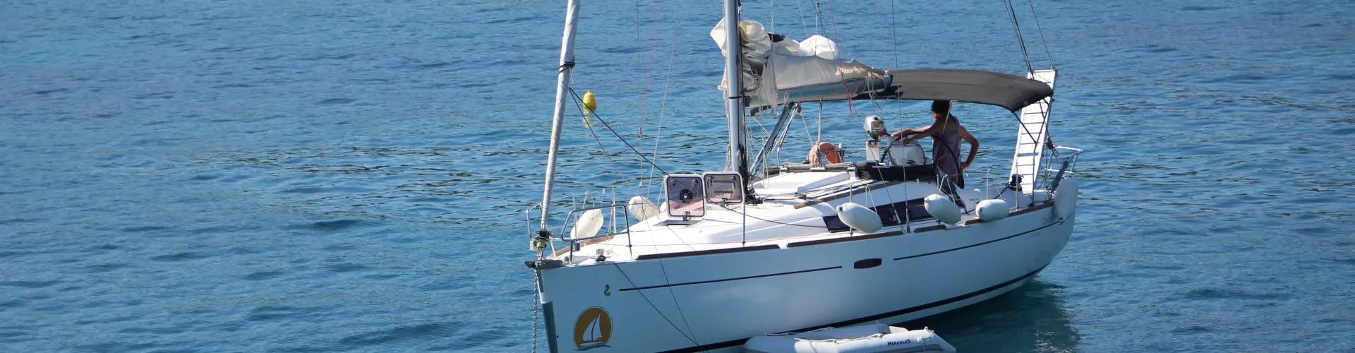 2013. Oceanis 37