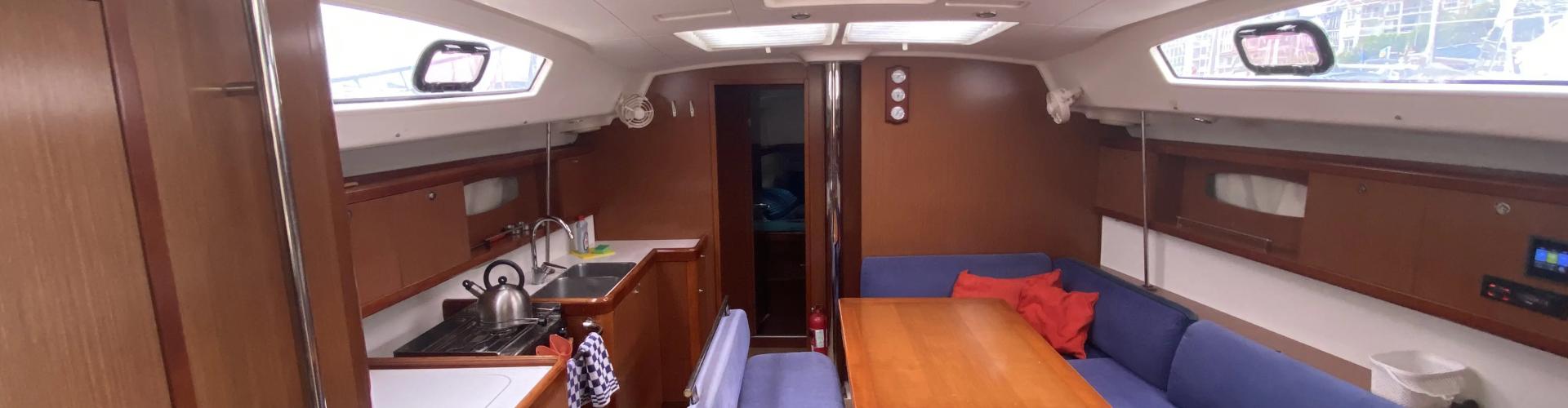 2011. Oceanis 43
