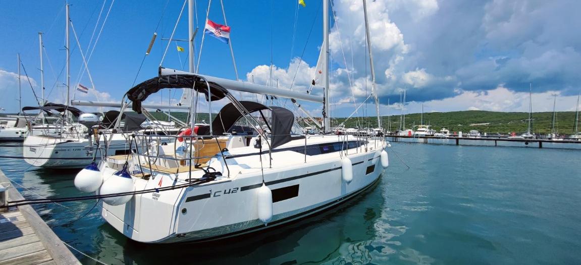 Bavaria C42