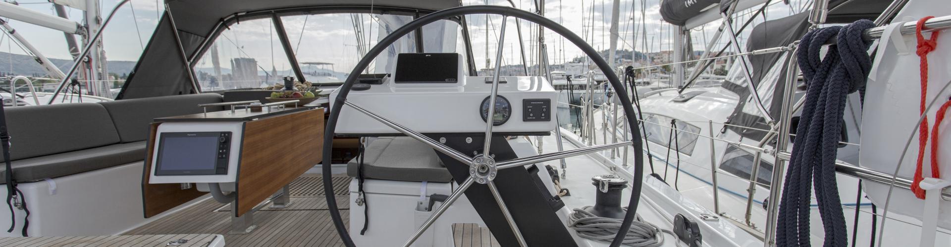 2022. Dufour 530